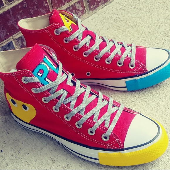 Sold! Custom CDG Play x Converse hi-tops - Picture 2 of 3